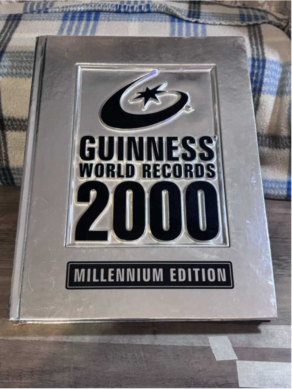 Guinness World Records 2000 Millennium Edition Coffee Table Book Silver Black